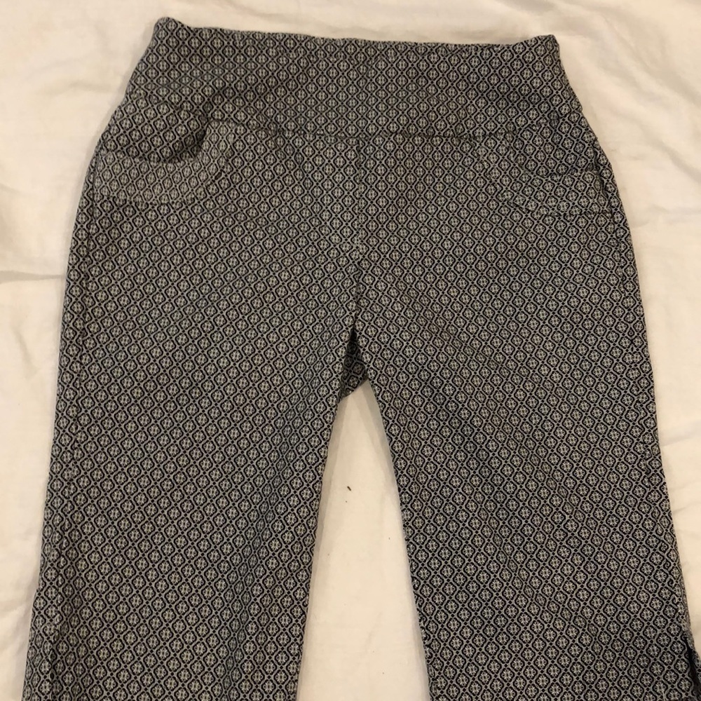 LuLu B Elastic Waist Patterned Knee Length Shorts Size 6